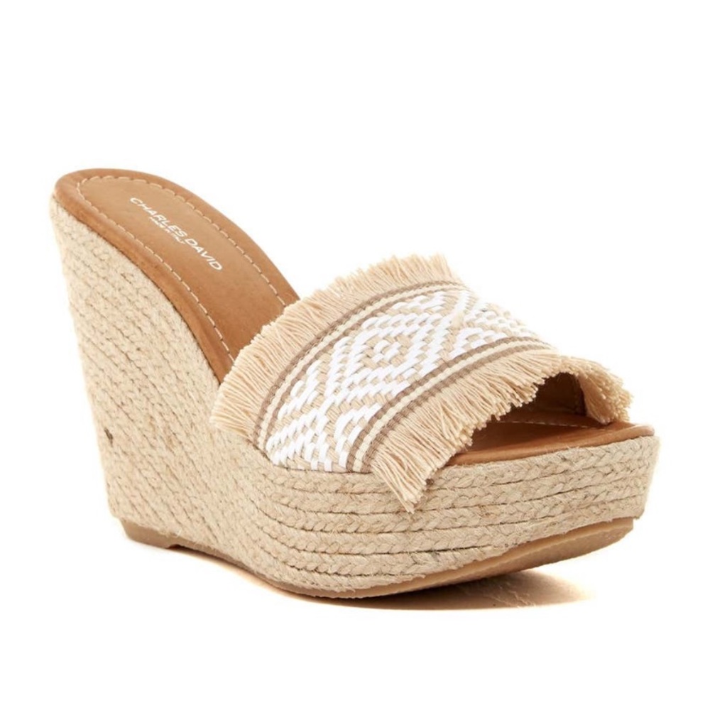 Charles David Fringe Wedges - Size 8